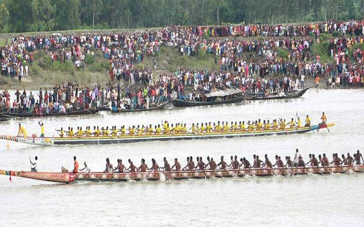 নৌকাবাইচের আনন্দে মাতল জামালপুরবাসী
